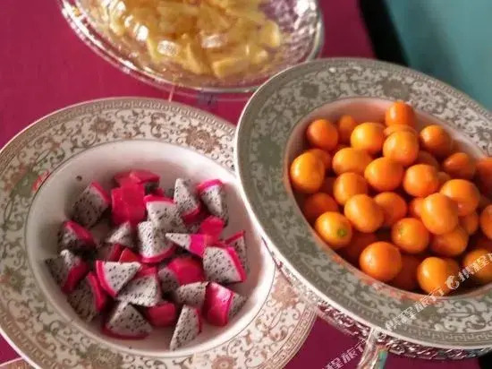 Zhenbaoding Hotel (Leshan Jiaxing Road Food Street Store)