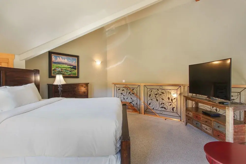 Thunder Mountain S8 2 Bedroom Condo by RedAwning