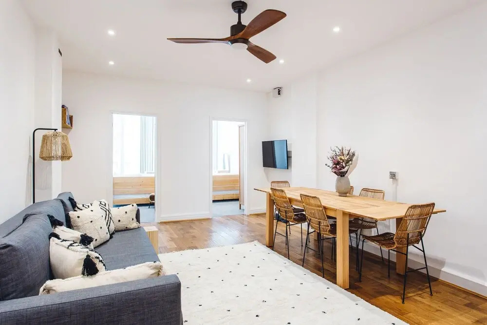 2 Bed Apartment Right on Trafalgar Square