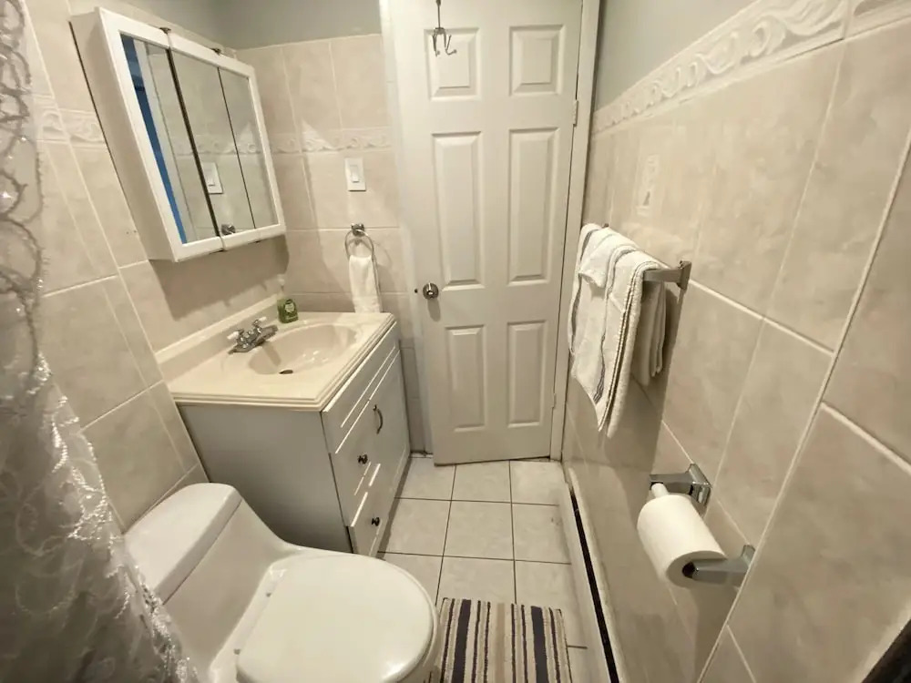 Charming 2 Bedrooms apt One Step to NYC