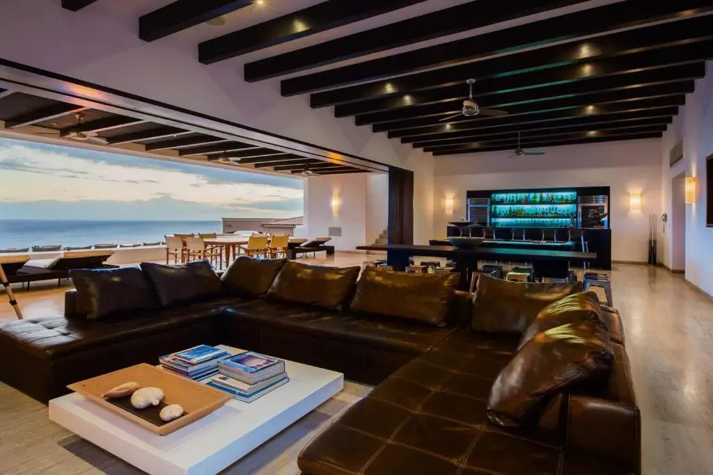 Casa Yvonne Modern Amenities Near Exclusive Golf Course Sleeps 16