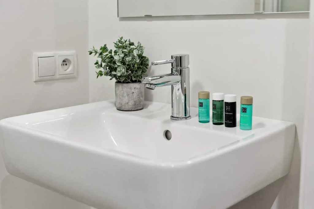 Centrally located 2 bedroom apartment with parking