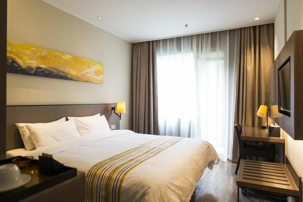 Home Inn Plus Shanghai Xintiandi Lujianbang Road Subway Station