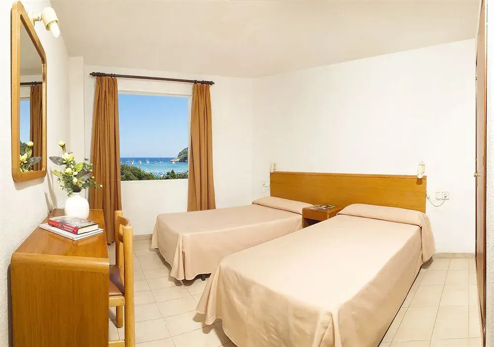 Apartamentos Cala LLonga Playa
