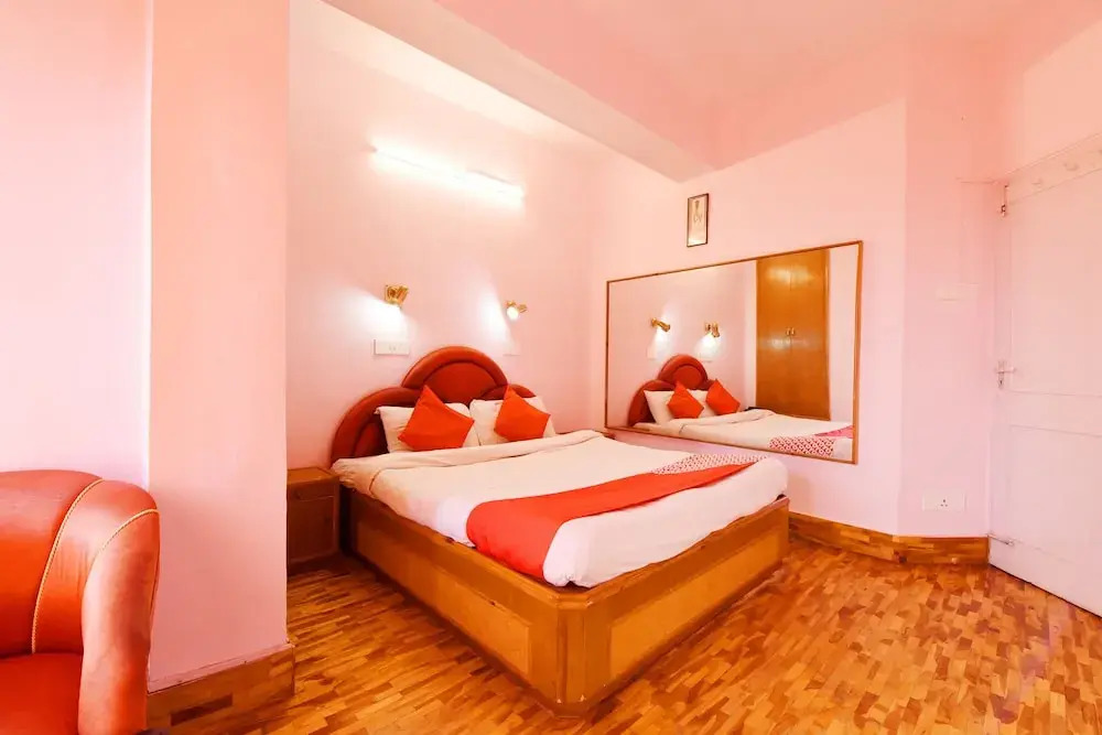 OYO 15765 Hotel Eve