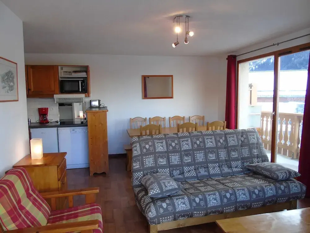 Lou Services Apartment CB11 LSI 001