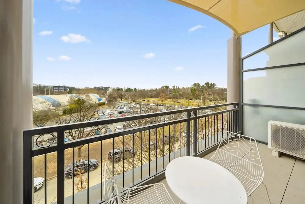 Loft-style CBD 1-bed With Rooftop Terrace & BBQ