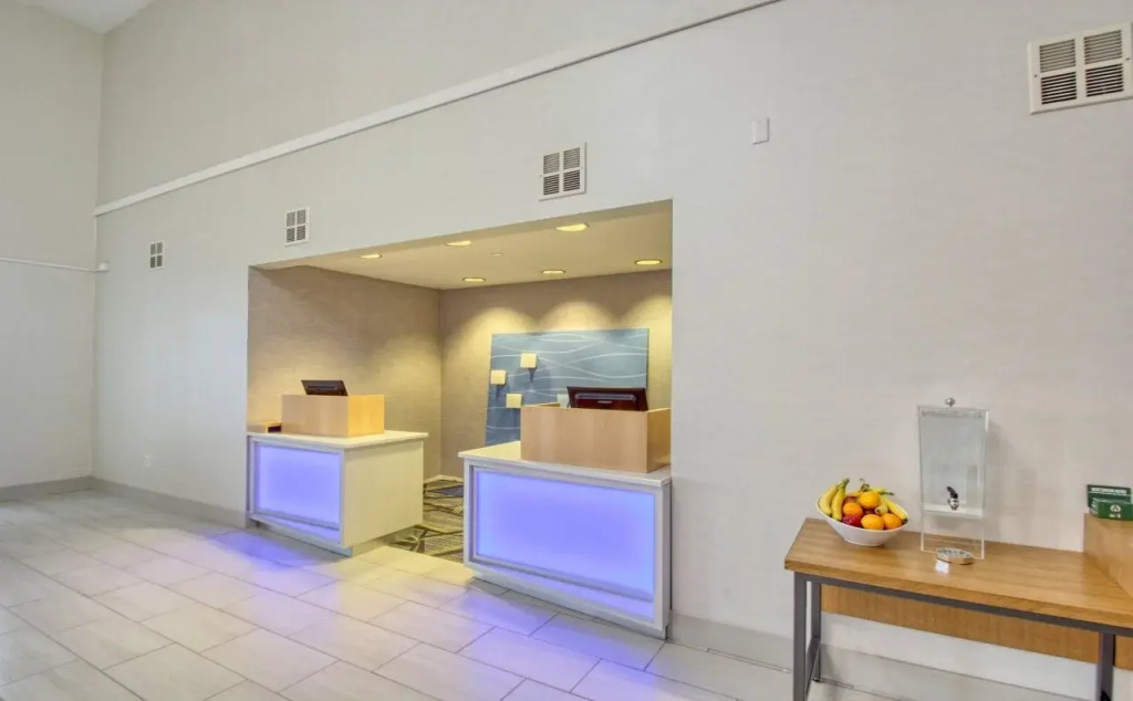 Holiday Inn Express Hotel & Suites Oshkosh - State Route 41 by IHG