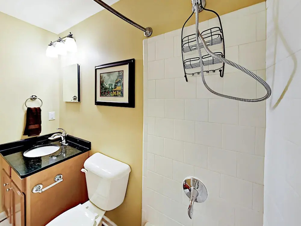 Charming Unit D - 2 Br Duplex