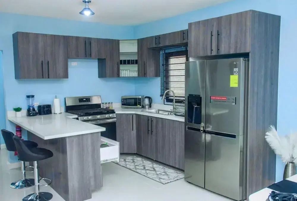 Montana Villa-ochorios-sleeps6-aircon-pool-tv-wifi