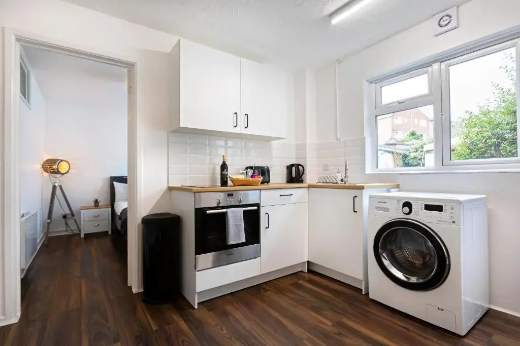 1-Bedroom Apartment with a Private Garden, beach 5-min walk
