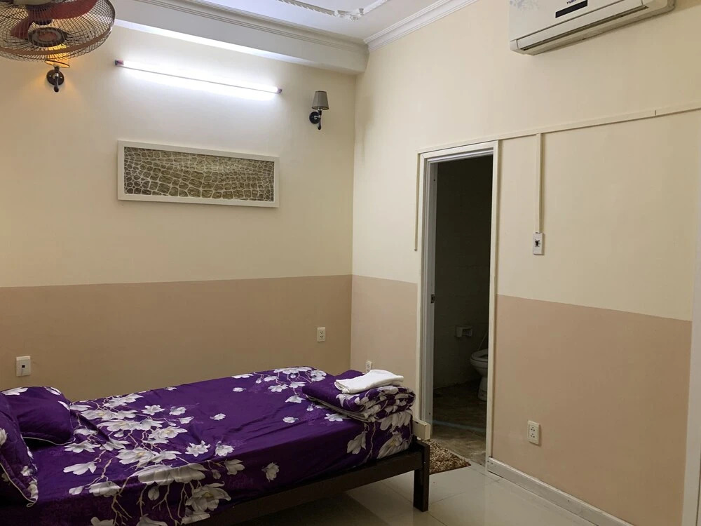 Duong Van Luan Hotel by OYO Rooms