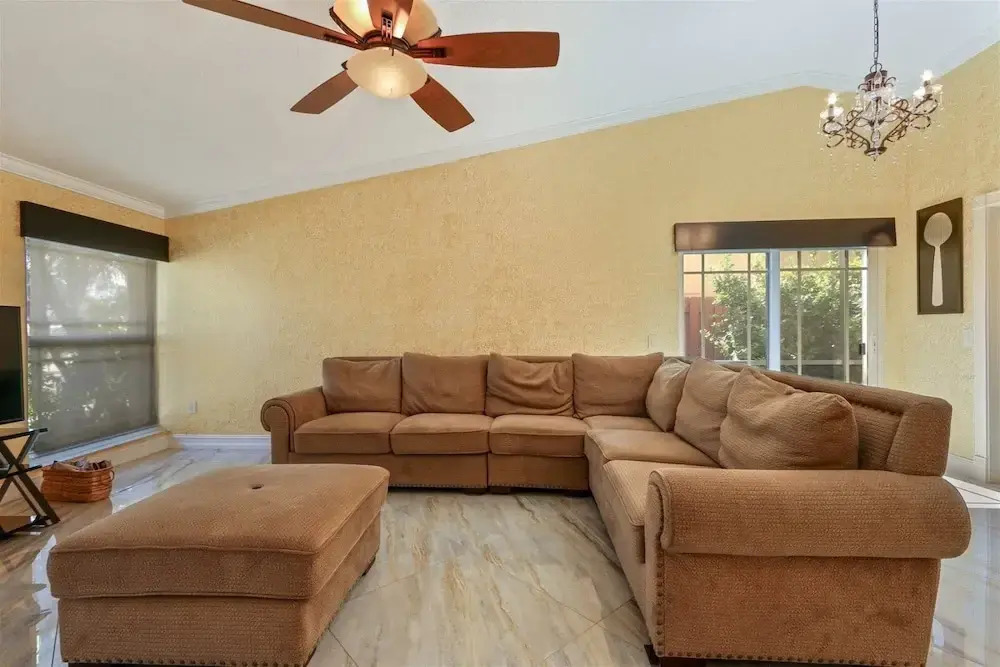 Golden Tropics 30 Minutes From Superbowl 2020 Pool Fenced Backyard