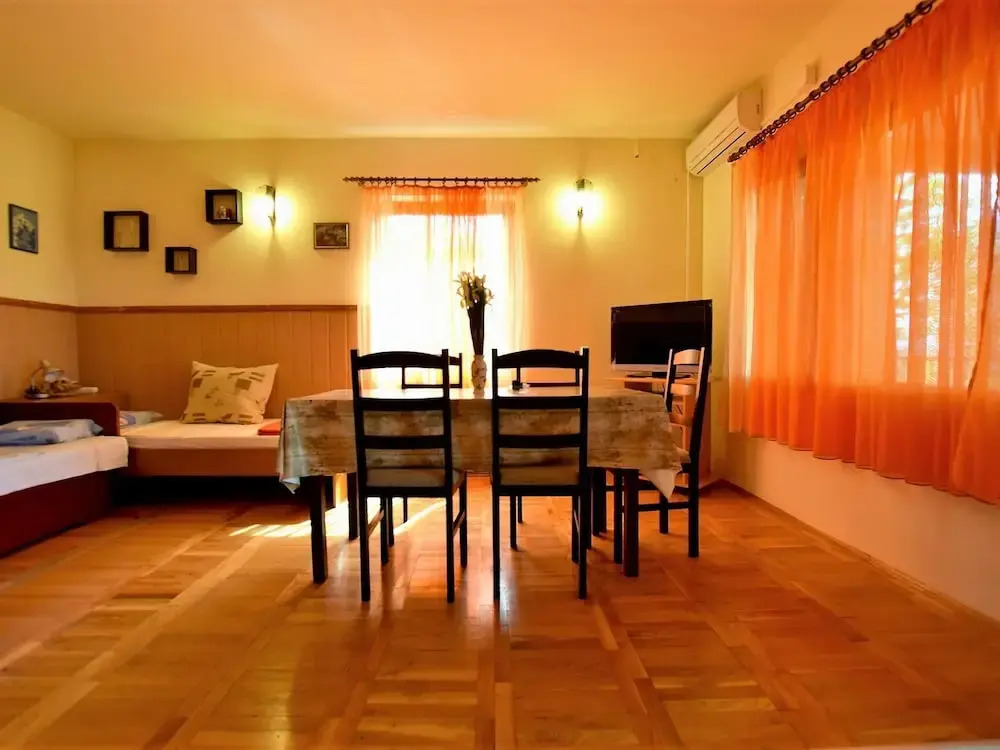 Apartments Pinka 30 M From The Sea