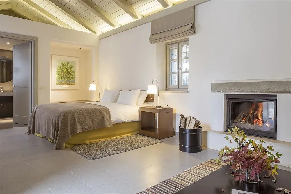 Monopatia Resort