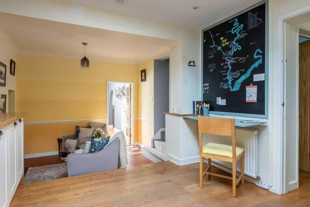 Beautiful 4-bed House in Monmouth