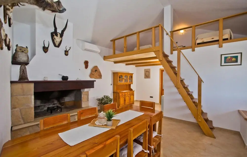 Pet Friendly Home In Bogomolje