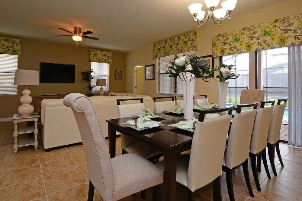 Beautiful Spacious Vacation Villa, Bbq Grill4902cg 6 Bedroom Home by Redawning