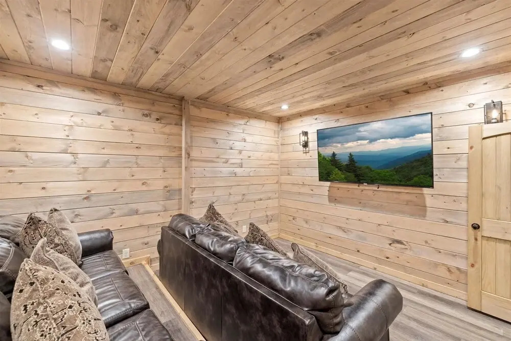 Victoria's Secrets 5 Bedroom Cabin by RedAwning