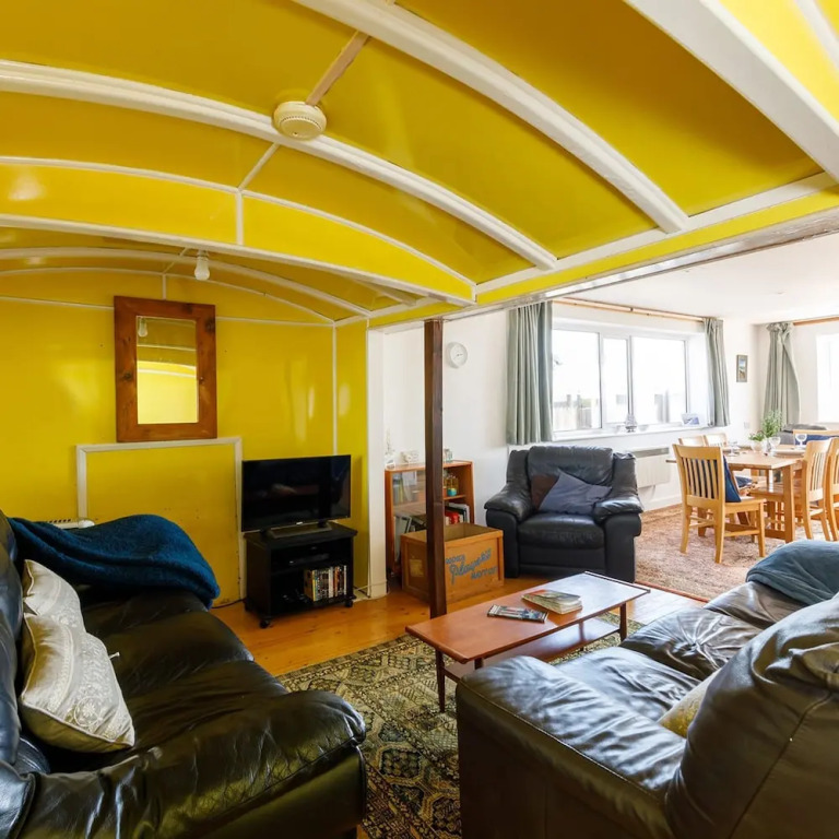 Sunny Seafront Chalet - Sleeps 6