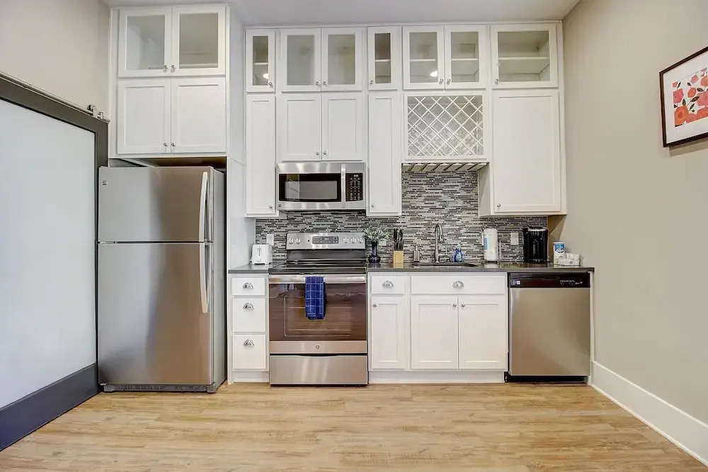FRONTDESK Village at Commonwealth Apts Plaza Midwood Charlotte