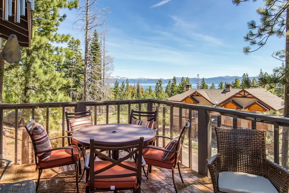4br Lake View W/ Double Decks 4 Bedroom Cabin
