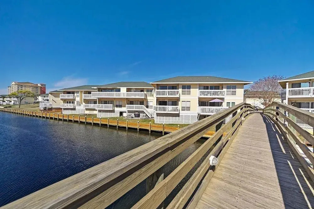Love Me 1037 - 1 Br Condo