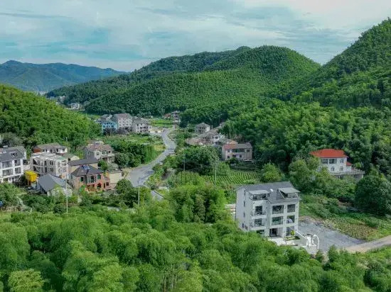安吉见景丨星空·泳池·私汤·亲子度假美宿(余村两山店)