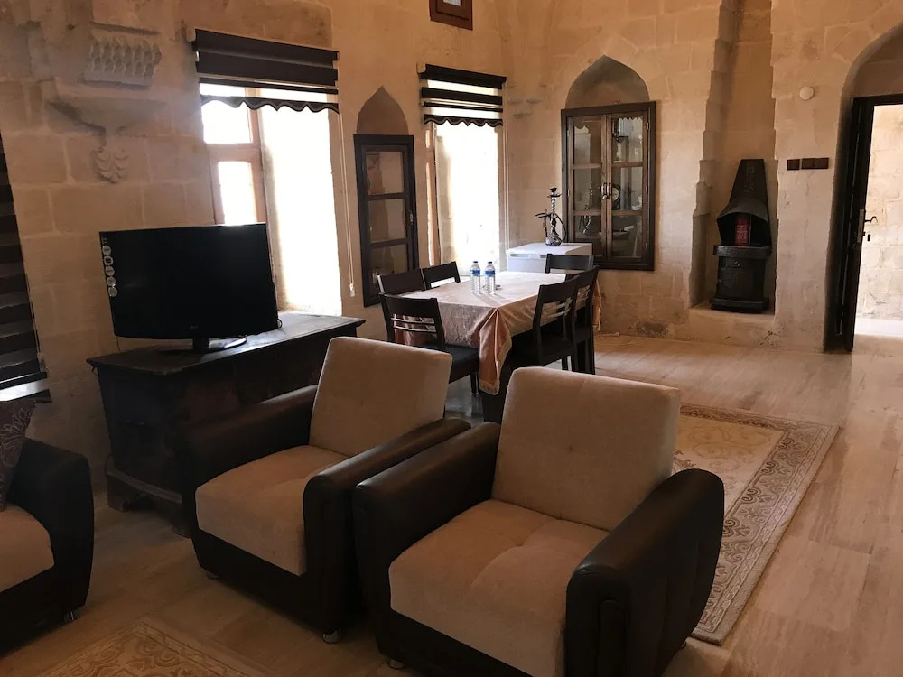 Kasr-i Abbas Hotel