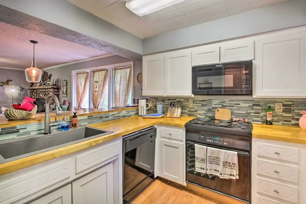 Mount Ida Condo w/ Balcony + Resort Amenities