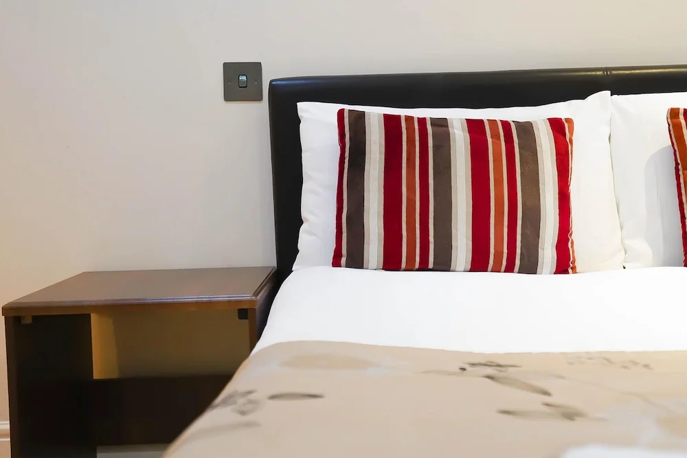 Cosy 2-bed 2 Bathroom Apartment in London