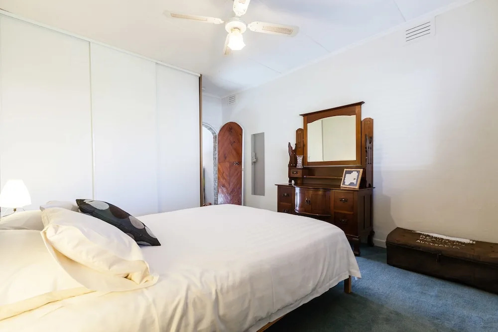 KELLY, 3BDR Northcote House