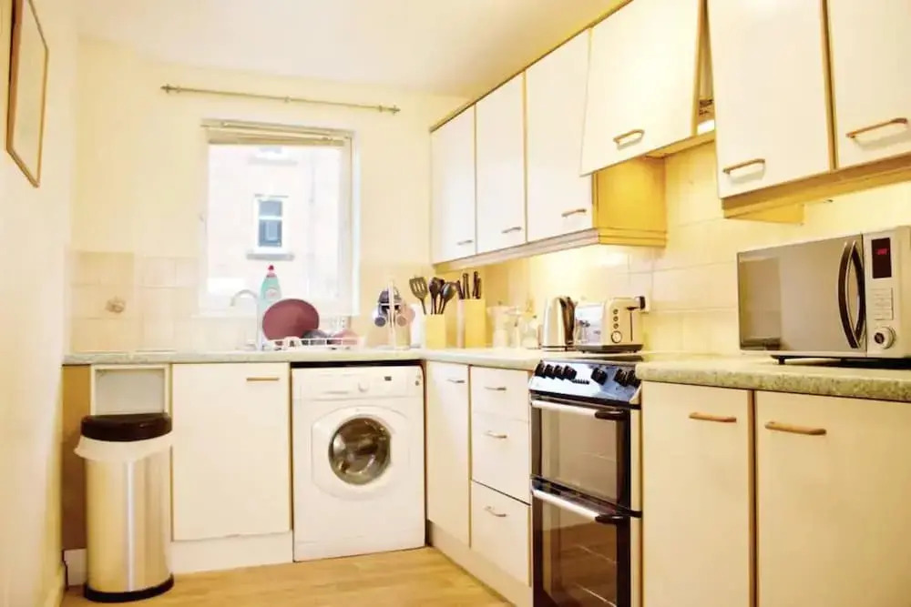 2 Bedroom Flat Near Holyrood Park Sleeps 4