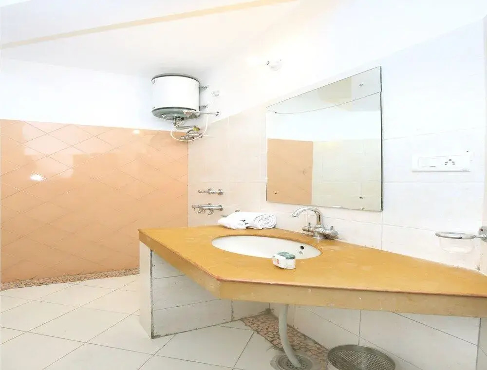 OYO 10985 Home Spacious 1BHK Barog
