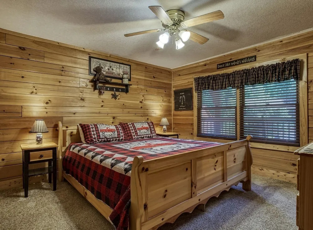ER306- A Smoky Mountain Dream- Great location- Close to town cabin