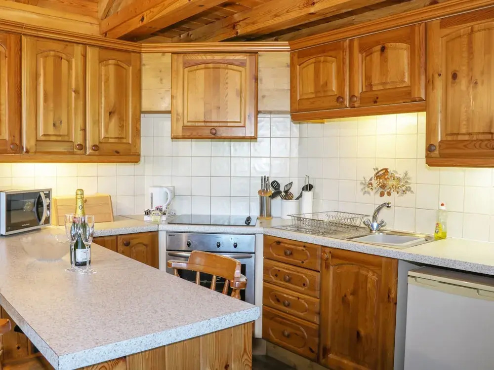 Hollies Lodge