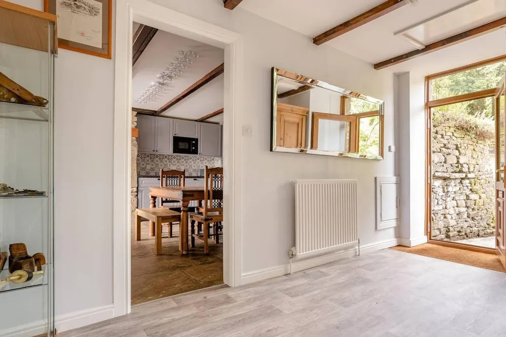 Oldmill-2bed-sleeps6-privategarden-optionalhottub