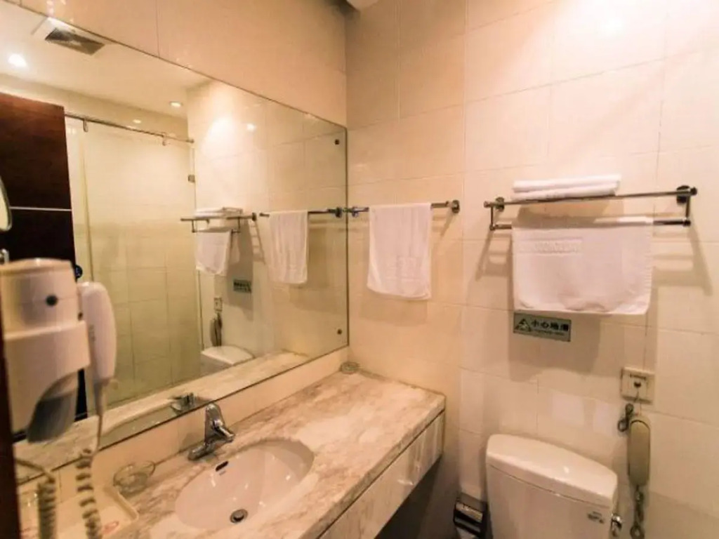 Linglong Neighbourhood Holiday Hotel