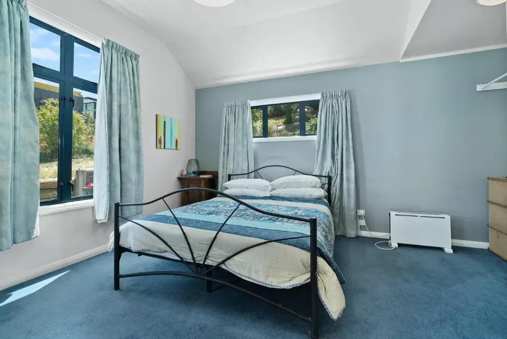 The Lakefront Gem - Wanaka Holiday Home
