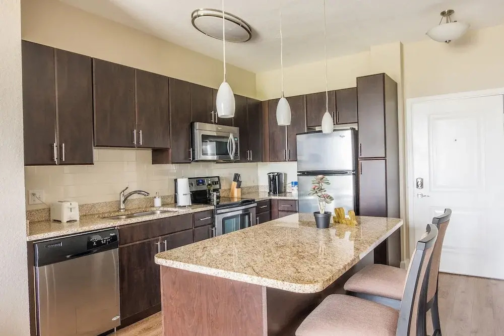 Gorgeous Apartments near Int'l Plaza