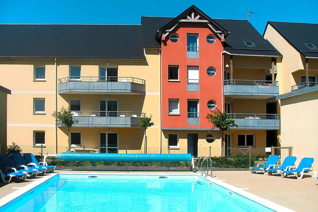 Coastal Stay With Pool in Grandcamp