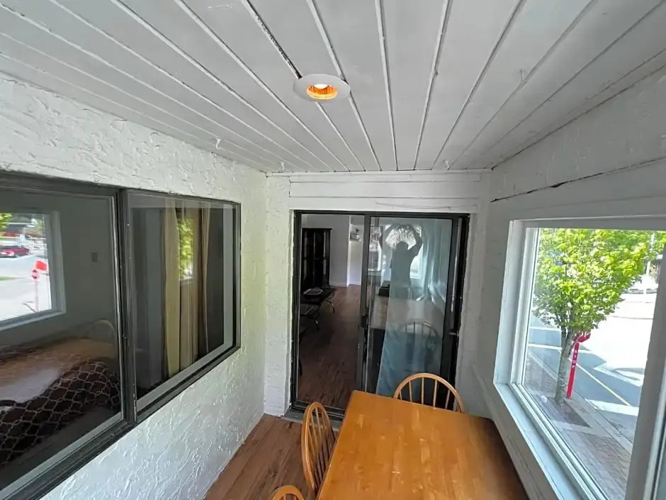 Harrison Lake Cottages