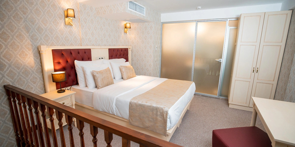 River Inn Hotel
