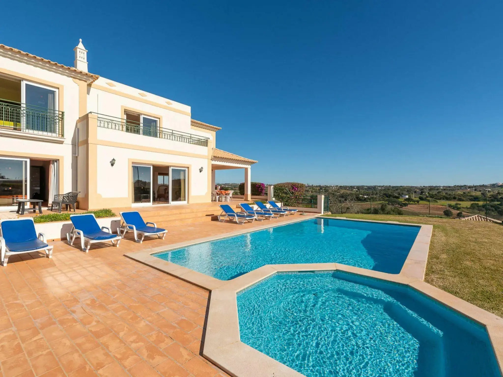 Spacious Holiday Home With Swimming Pool in the Village of Albufeira
