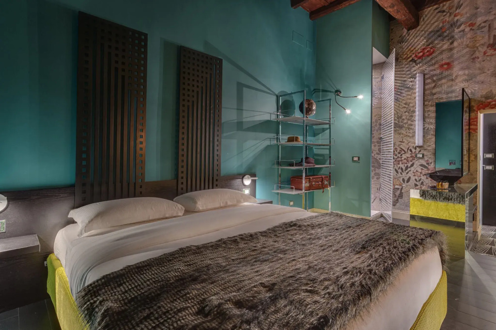Three Rooms in Spanish Steps