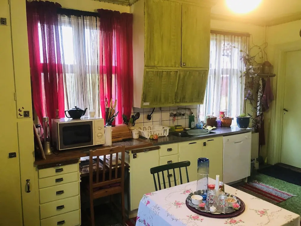 2-bed Apartment Overlooking the River