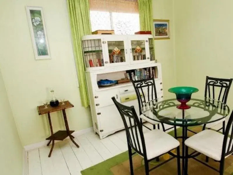 Emaroo Cottages