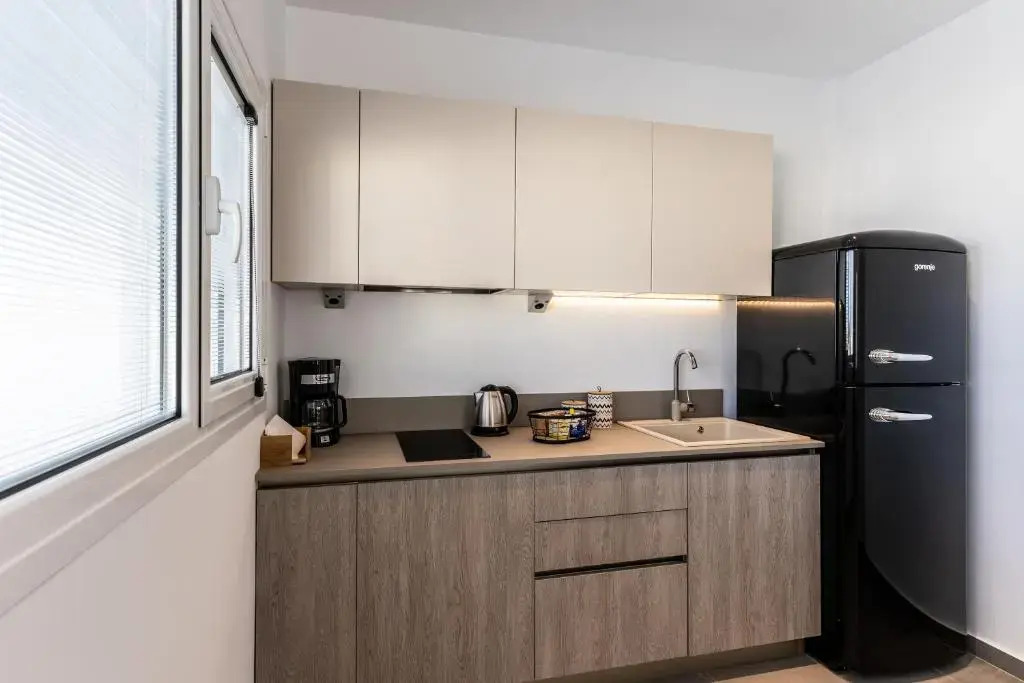 Thira Gold Suites