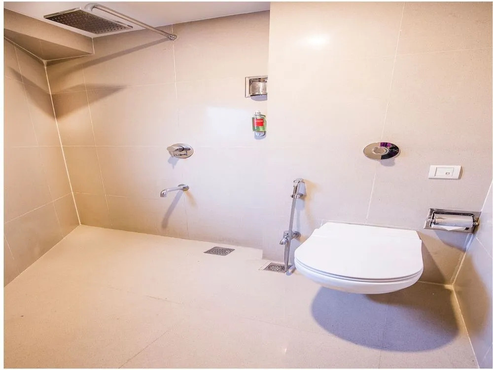 OYO Townhouse 022 Koregaon Park Pune