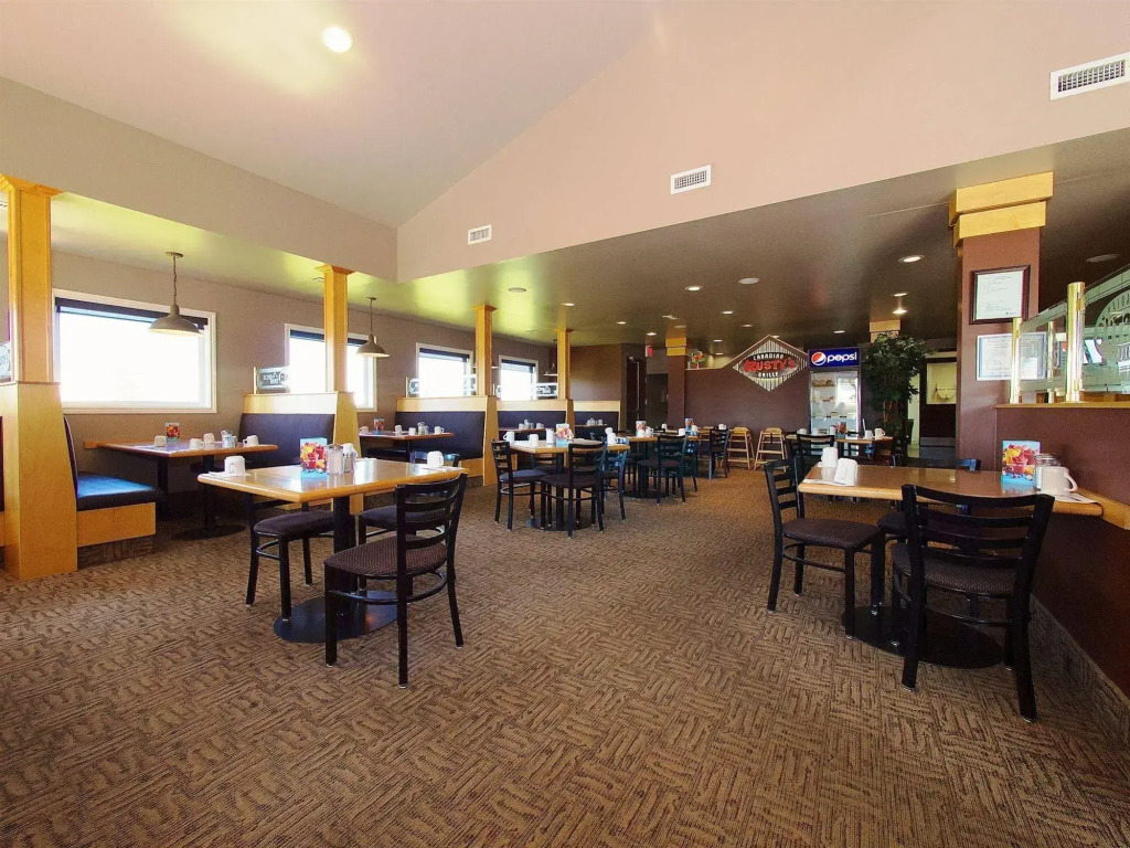 Best Maple Inn - Drayton Valley